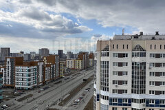 Екатеринбург, ул. Барвинка, 47 (УНЦ) - фото квартиры