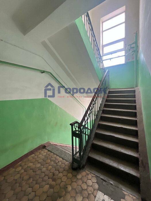 г. Каменск-Уральский, ул. Октябрьская, 52 (городской округ Каменский) - фото комнаты (3)