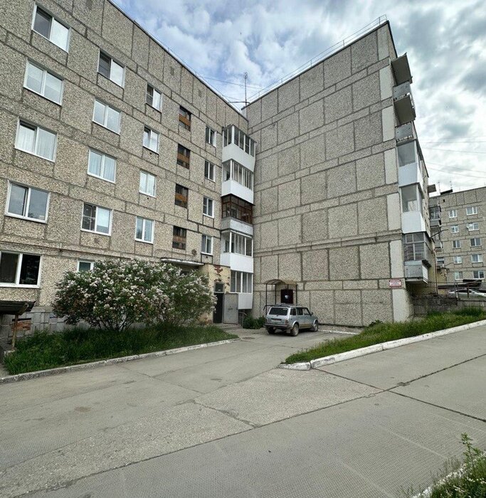 г. Карпинск, городской округ Карпинск, Серовское направление, 390км., ул. Уральская, 40 (городской округ Карпинск) - фото торговой площади (2)