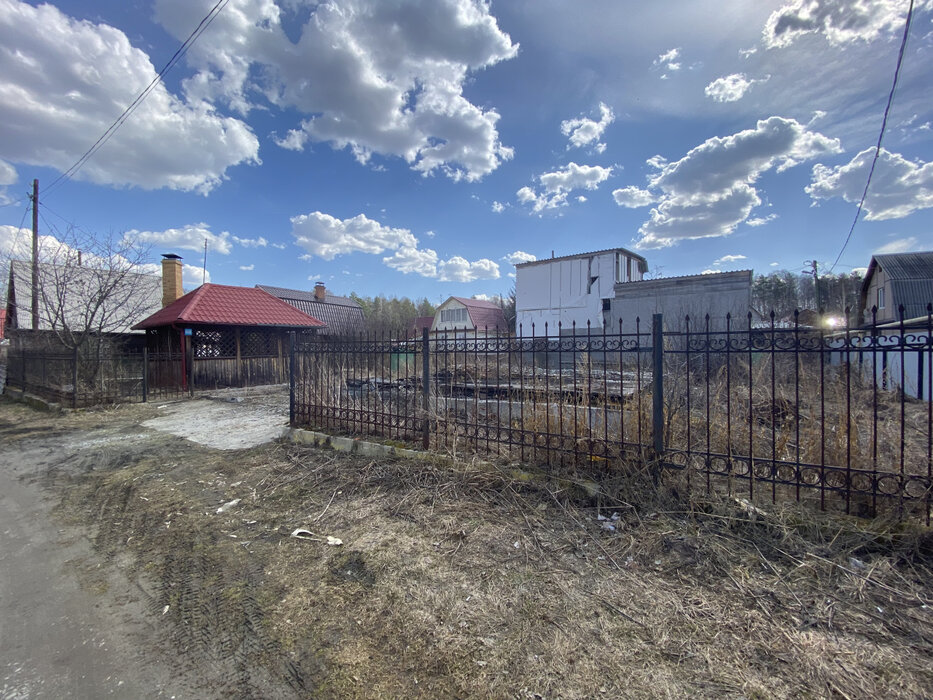 п. Санаторный, СНТ Искра-52 (городской округ Верхняя Пышма) - фото сада (3)