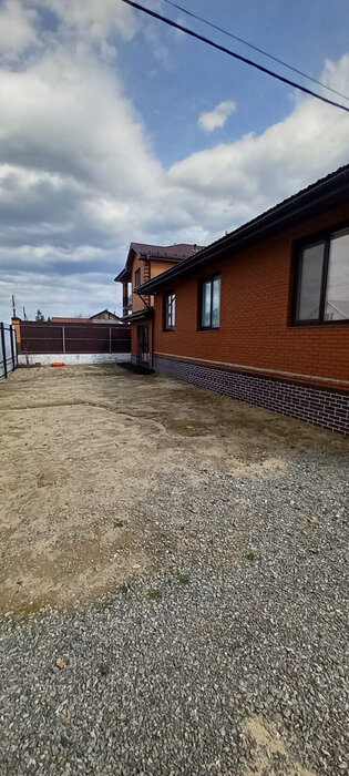 г. Арамиль, ул. Калинина, 37 (городской округ Арамильский) - фото дома (4)