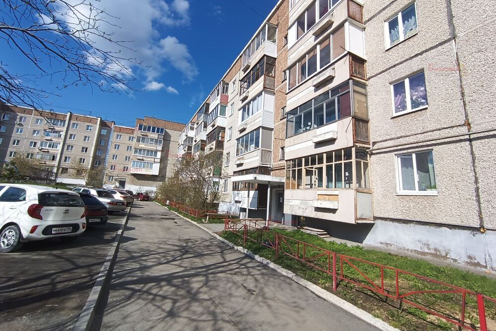 г. Первоуральск, ул. Строителей, 17 (городской округ Первоуральск) - фото квартиры (2)