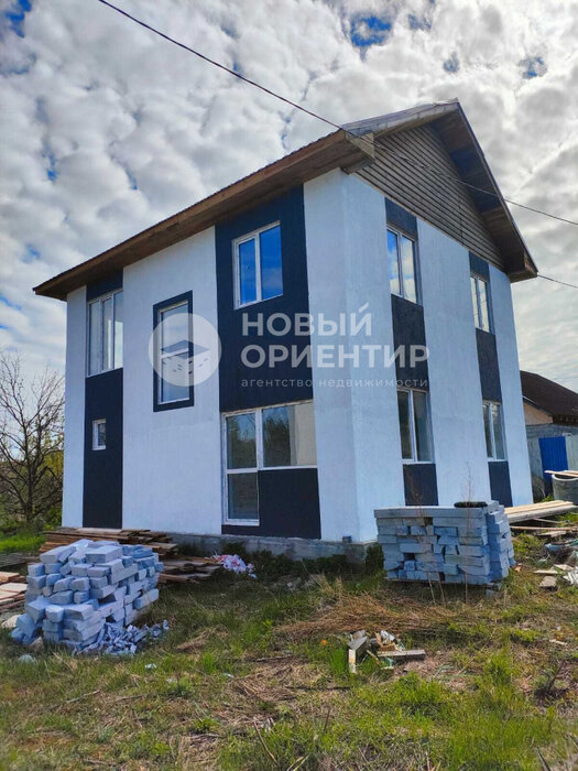 г. Арамиль, ул. Октябрьская, 69 (городской округ Арамильский) - фото коттеджа (2)