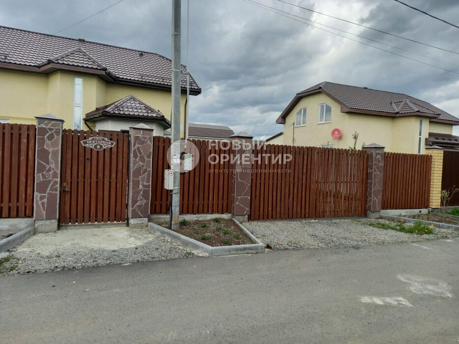 п. Прохладный, ул. Нектарная, 8 (городской округ Белоярский) - фото дома (2)
