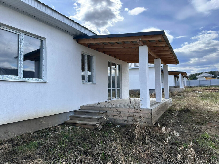 п. Бобровский, ул. Ленина, 35 (городской округ Сысертский) - фото коттеджа (4)