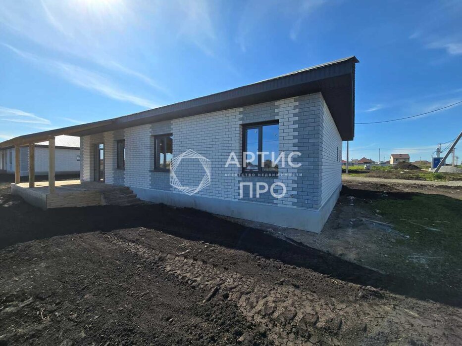 п. Бобровский, ул. Алёшина, 52 (городской округ Сысертский) - фото дома (4)