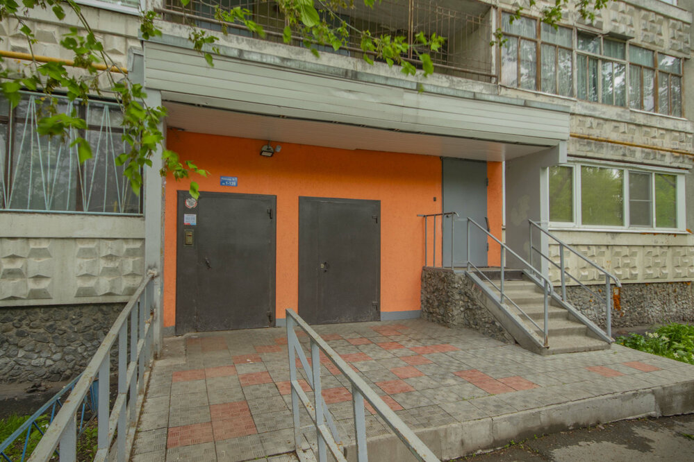 Екатеринбург, ул. Большакова, 17 (Парковый) - фото квартиры (2)