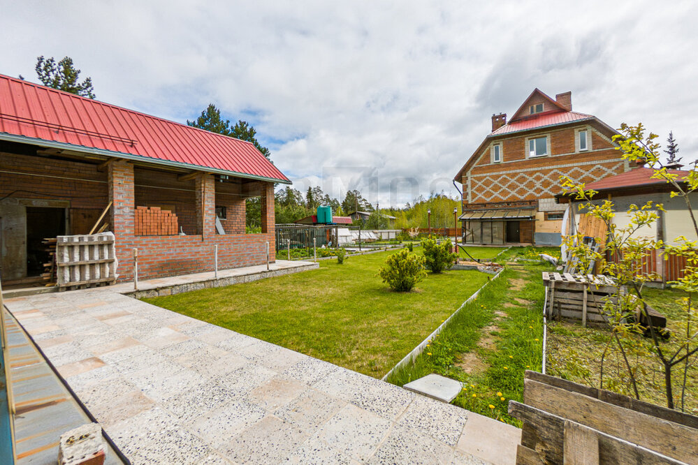 г. Асбест, ул. Новоселов, 27 (городской округ Асбестовский) - фото дома (1)