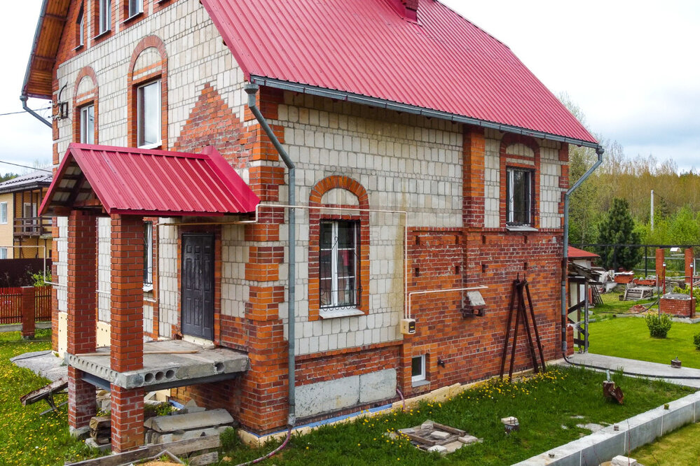 г. Асбест, ул. Новоселов, 27 (городской округ Асбестовский) - фото дома (8)