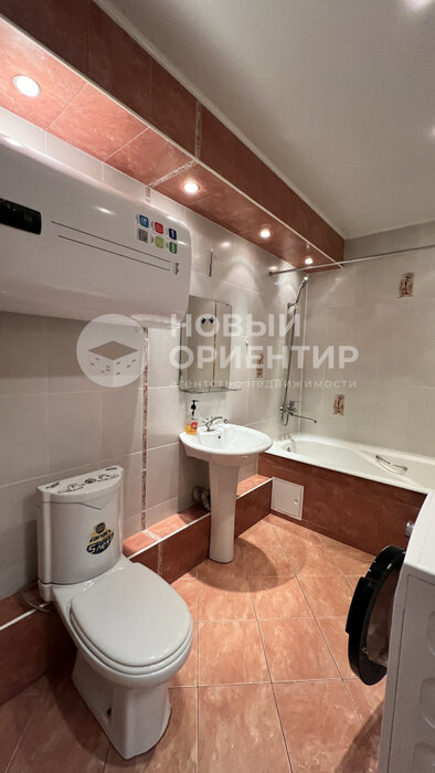 Екатеринбург, ул. Ясная, 35 (Горный щит) - фото квартиры (2)