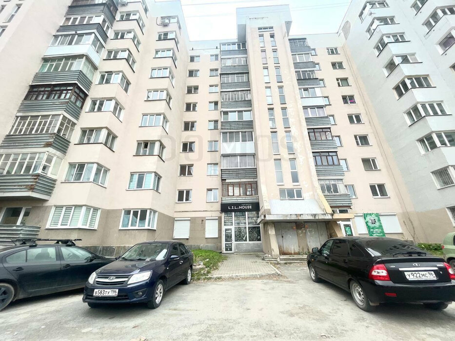 Екатеринбург, ул. Фурманова, 35 (Автовокзал) - фото торговой площади (1)