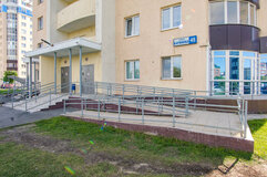 Екатеринбург, ул. Барвинка, 45 (УНЦ) - фото квартиры