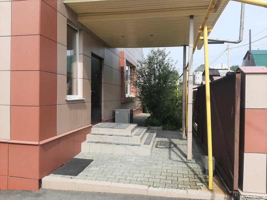 г. Асбест, ул. Мебельщиков, 18 (городской округ Асбестовский) - фото коттеджа (3)