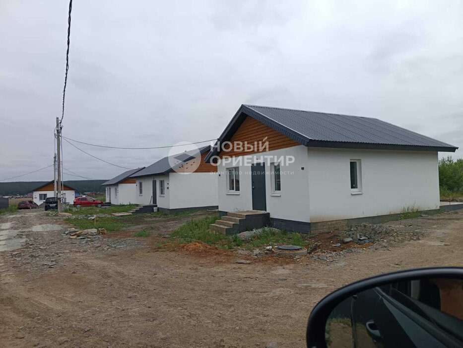 п. Бобровский, ул. Толстого,   (городской округ Сысертский) - фото коттеджа (3)