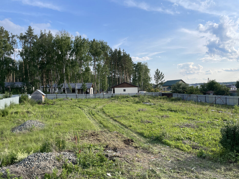 п. Первомайский (г.о. Сысертский), ул. Золотая Нива (городской округ Сысертский) - фото земельного участка (1)