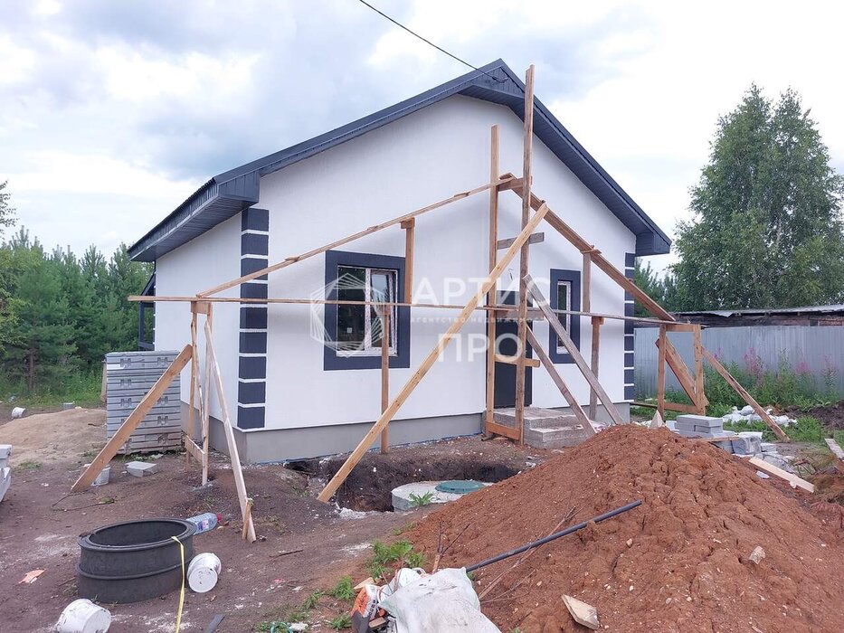 п. Бобровский, ул. Алексея Толстого, 8 (городской округ Сысертский) - фото дома (1)