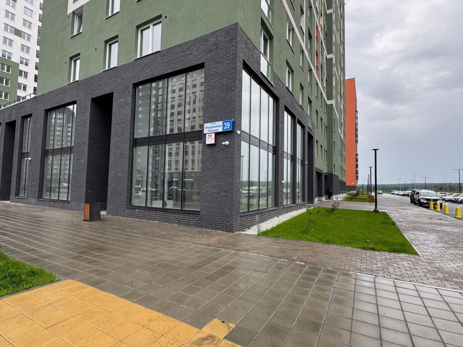 Екатеринбург, ул. Ландау, 39 (Академический) - фото торговой площади (1)