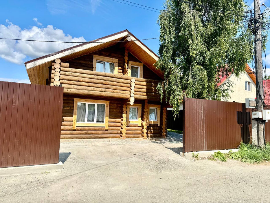 г. Среднеуральск, ул. Бахтеева,   (городской округ Среднеуральск) - фото дома (2)