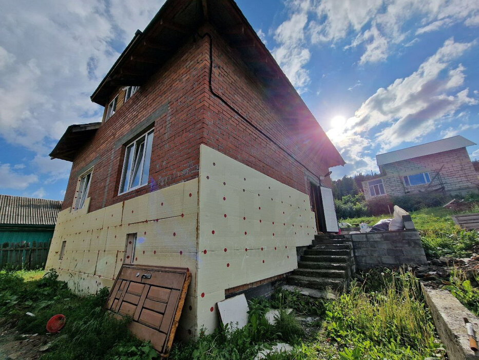 г. Сысерть, ул. Октябрьская, 20 (городской округ Сысертский) - фото дома (2)