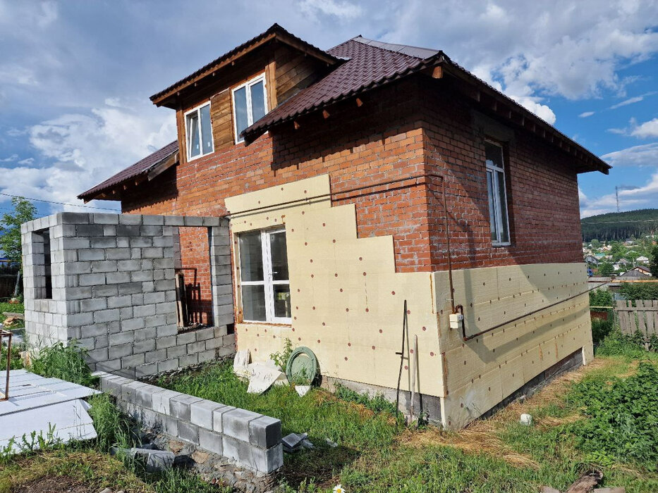 г. Сысерть, ул. Октябрьская, 20 (городской округ Сысертский) - фото дома (3)