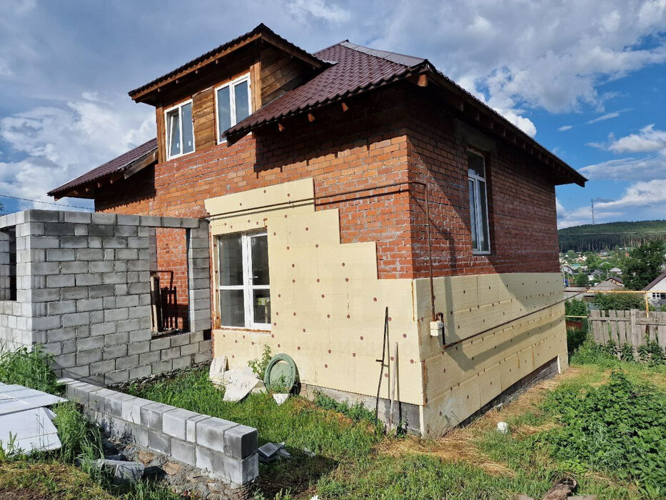 г. Сысерть, ул. Октябрьская, 20 (городской округ Сысертский) - фото дома (4)