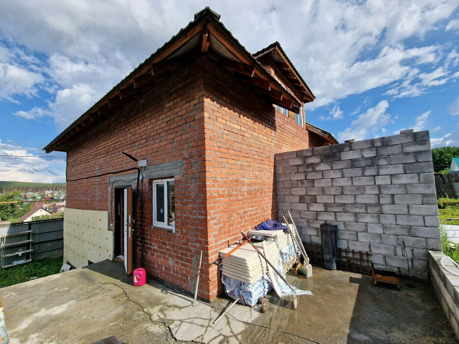 г. Сысерть, ул. Октябрьская, 20 (городской округ Сысертский) - фото дома (7)
