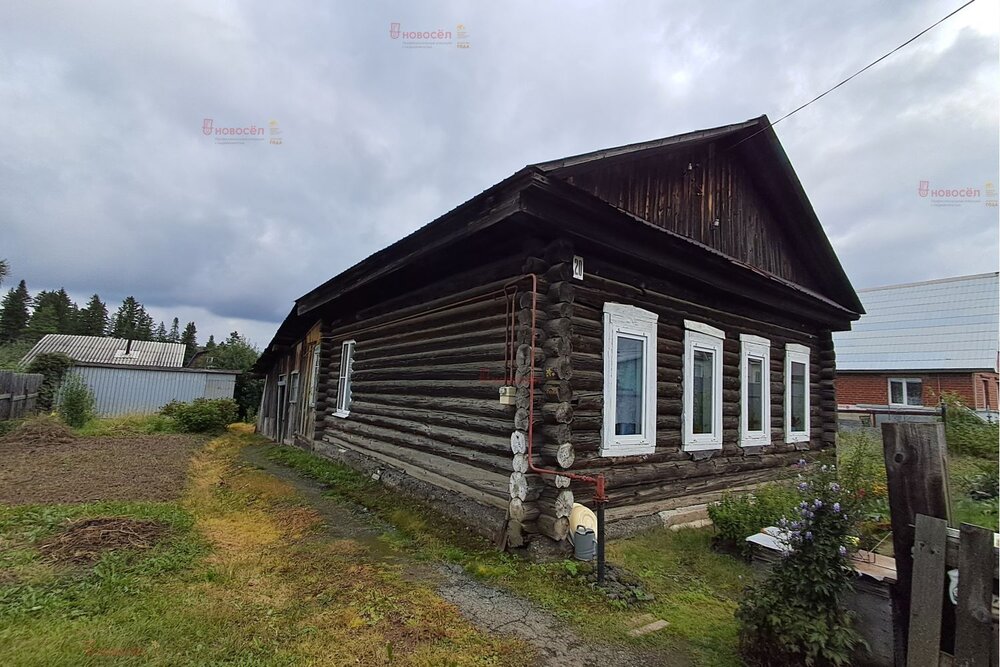 г. Ревда, ул. Суворова,   (городской округ Ревда) - фото дома (2)