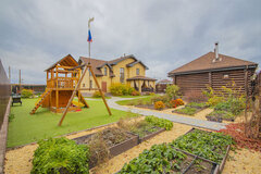 п. Кирпичный, ул. Дмитрия Смирнова, 39а (городской округ Среднеуральск) - фото дома