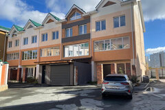 Екатеринбург, ул. Колокольная, 31 (УНЦ) - фото таунхауса