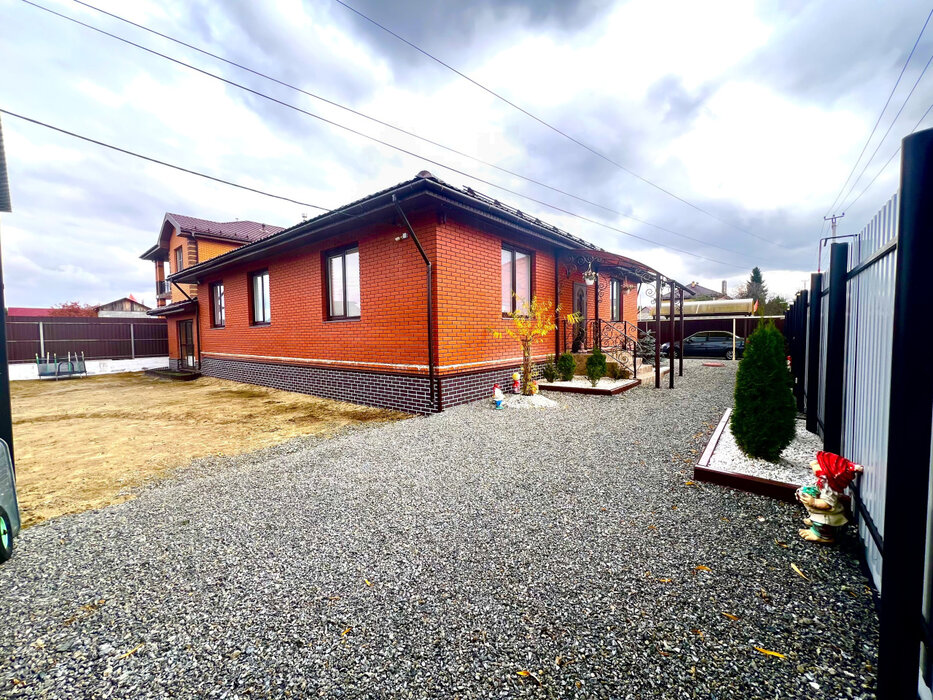 г. Арамиль, ул. Калинина,   (городской округ Арамильский) - фото дома (2)