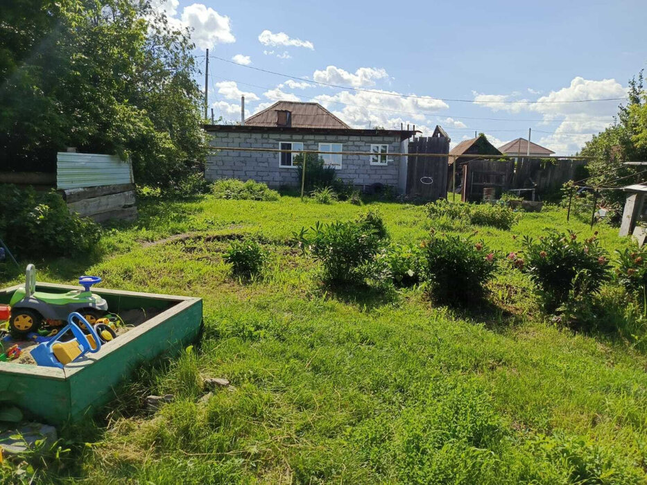 п. Бобровский, ул. Краснодеревцев, 31 (городской округ Сысертский) - фото дома (8)