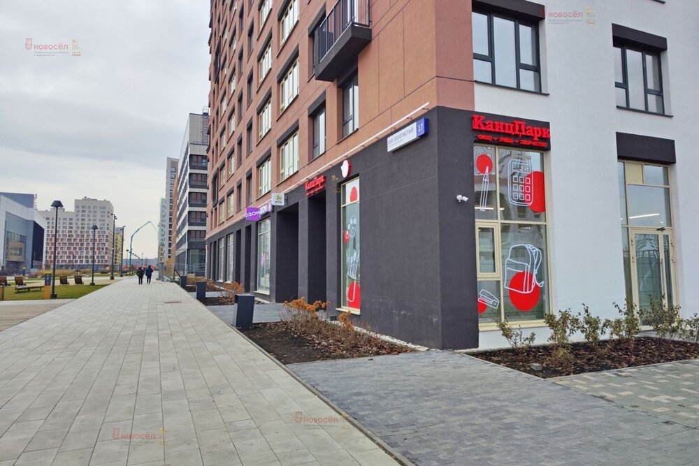 Екатеринбург, ул. Золотистый бульвар, 17 (Солнечный) - фото торговой площади (2)