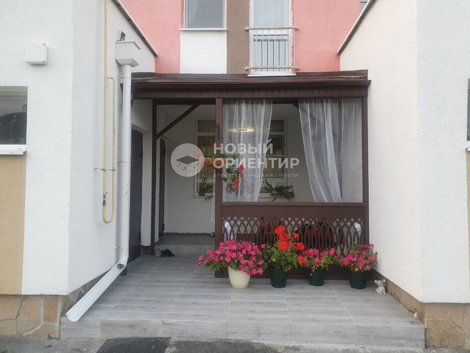 д. Коптяки, ул. Счастливая, 29/4 (городской округ Среднеуральск) - фото таунхауса (3)