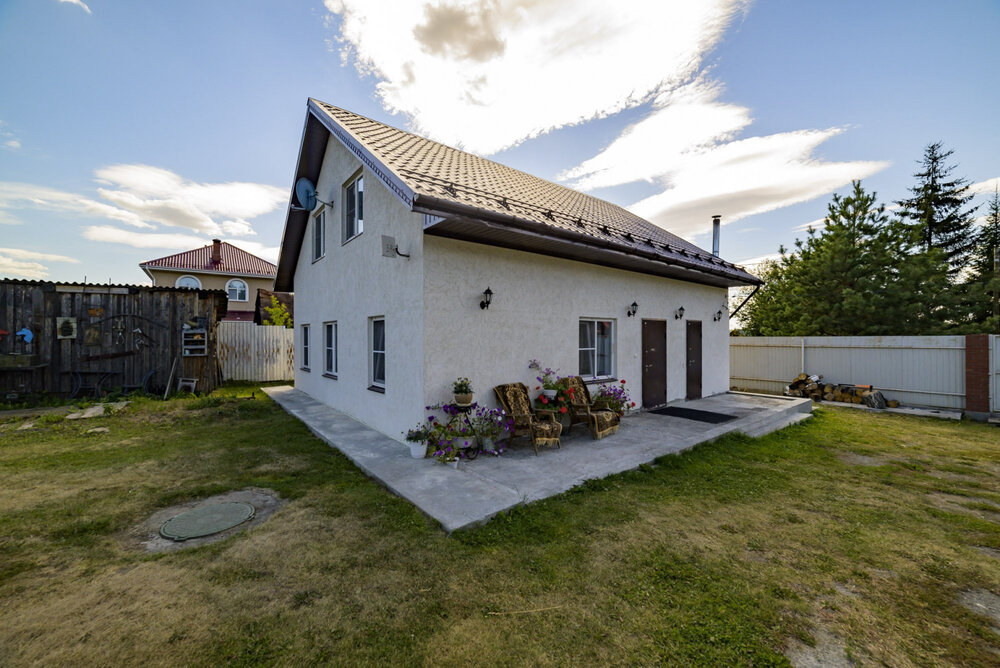 поселок городского типа Белоярский, ул. Коминтерна, 22 (городской округ Белоярский) - фото коттеджа (2)