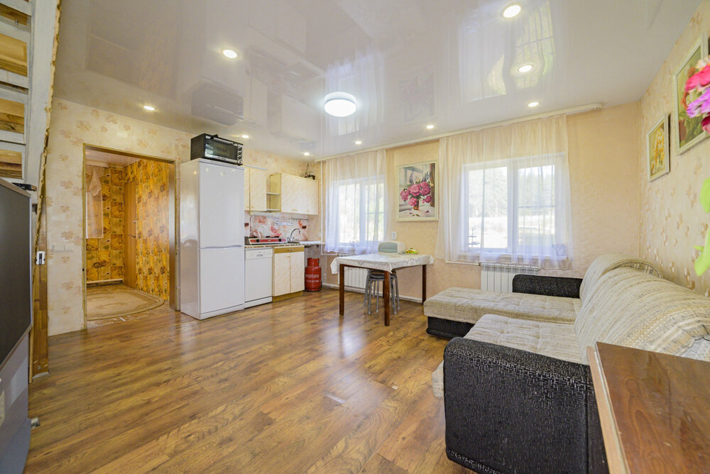 поселок городского типа Белоярский, ул. Коминтерна, 22 (городской округ Белоярский) - фото коттеджа (6)