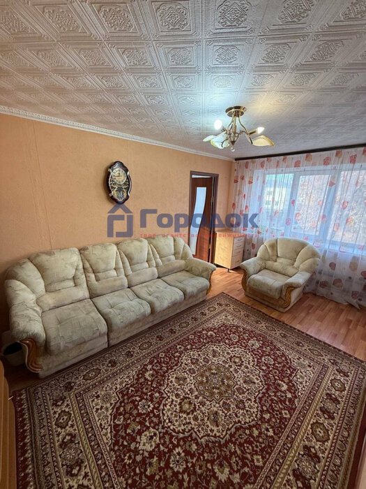 г. Каменск-Уральский, ул. Октябрьская, 83 (городской округ Каменский) - фото квартиры (1)