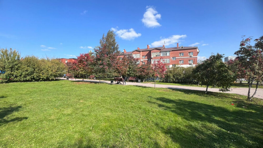 Екатеринбург, ул. Барвинка, 14 (УНЦ) - фото квартиры (1)