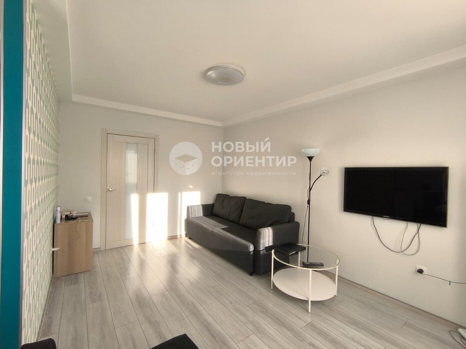 Екатеринбург, ул. Латвийская, 54 (Компрессорный) - фото квартиры (1)