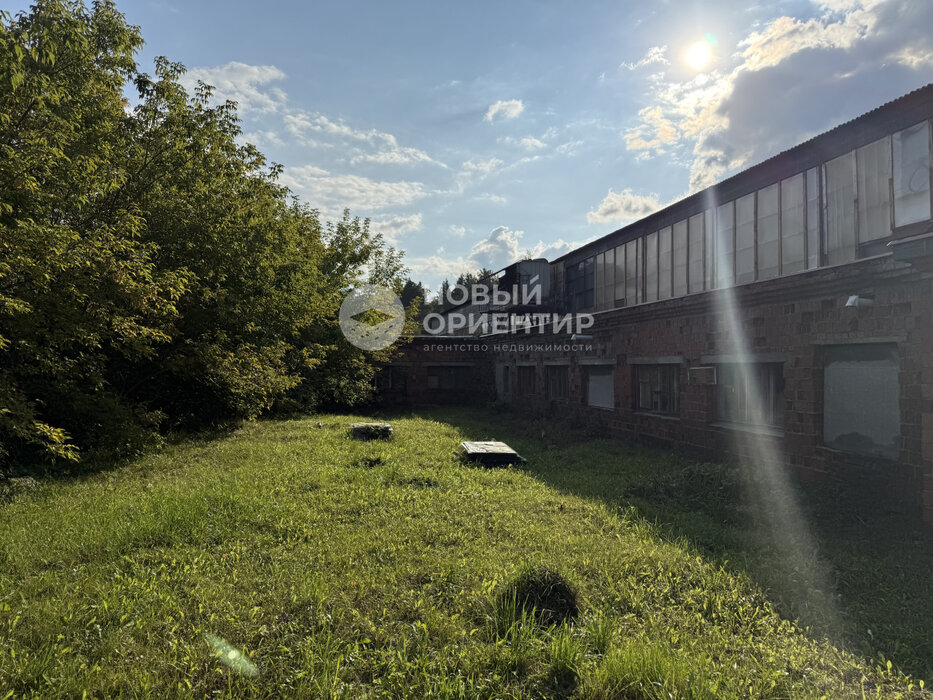 п. Буланаш, ул. Машиностроителей, 27 (городской округ Артемовский) - фото торговой площади (3)