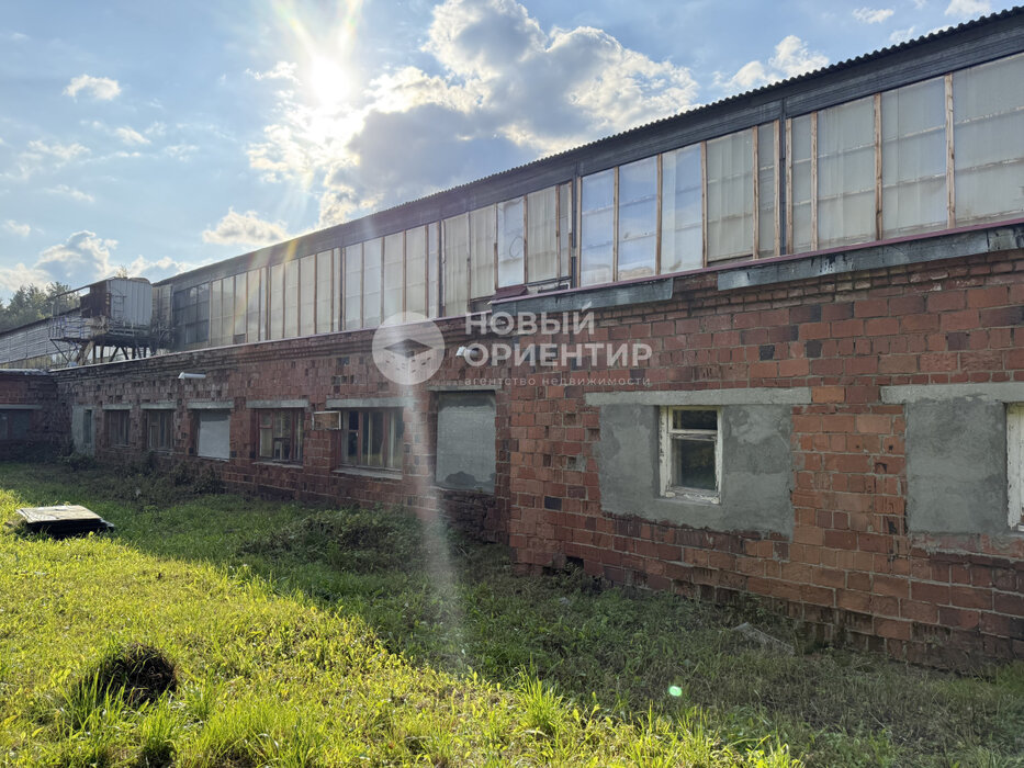 п. Буланаш, ул. Машиностроителей, 27 (городской округ Артемовский) - фото торговой площади (4)