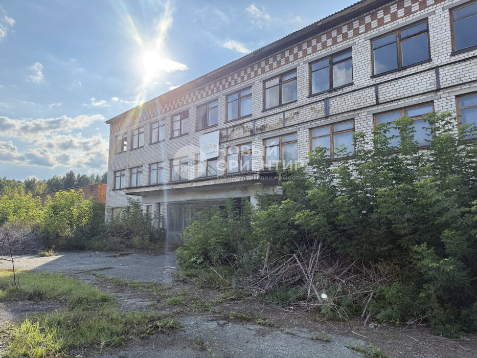 п. Буланаш, ул. Машиностроителей, 27 (городской округ Артемовский) - фото торговой площади (6)