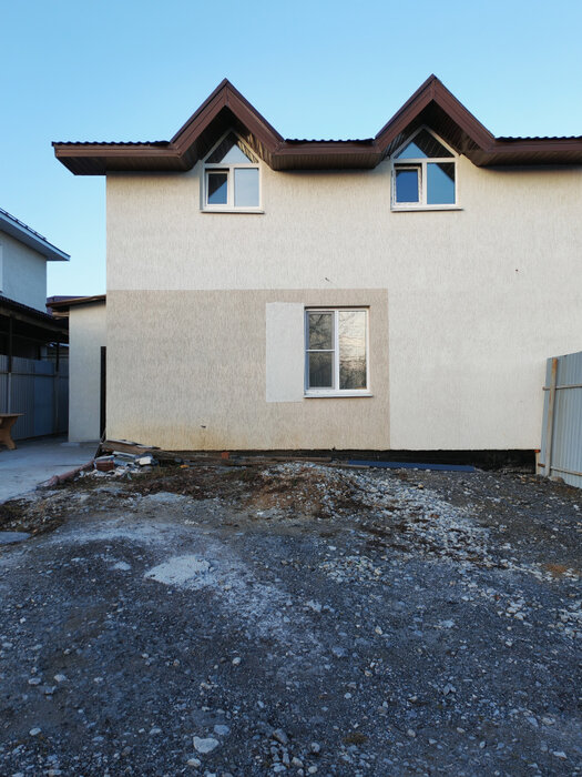 г. Верхняя Пышма, ул. Клары Цеткин, 44 (городской округ Верхняя Пышма) - фото таунхауса (1)