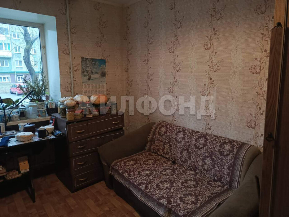 г. Нижний Тагил, ул. Первомайская, 27 (городской округ Нижний Тагил) - фото комнаты (2)