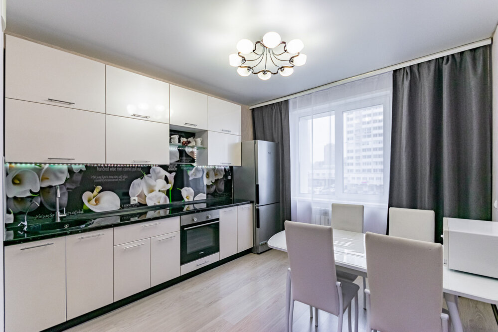 Екатеринбург, ул. Чкалова, 242 (УНЦ) - фото квартиры (1)