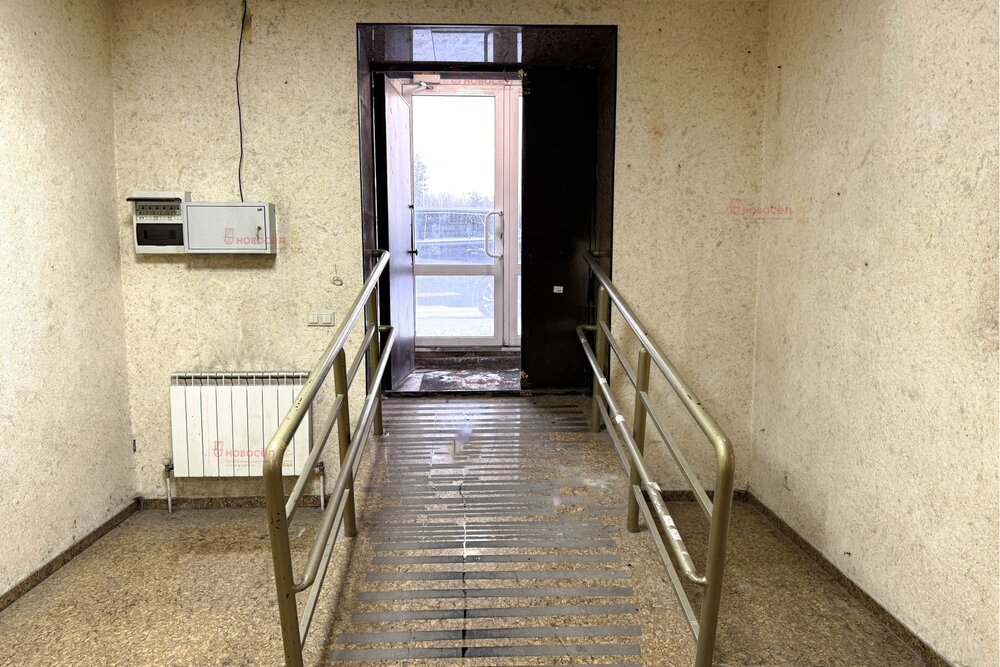 Екатеринбург, ул. Краснолесья, 49 (УНЦ) - фото офисного помещения (4)