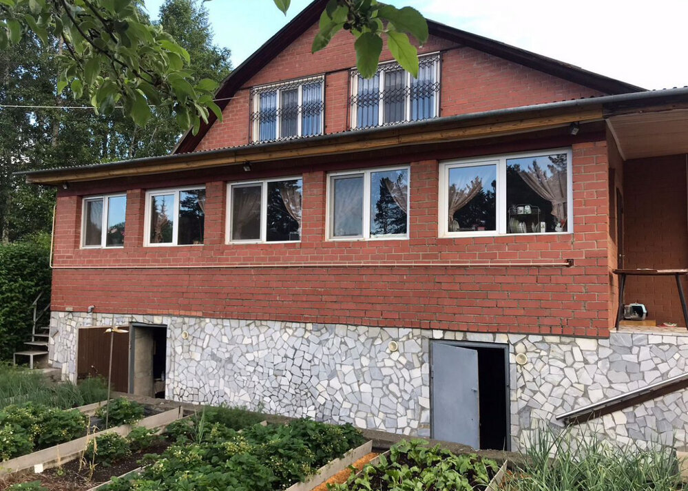 п. Хрустальная, ул. Ясная , 18 (городской округ Первоуральск) - фото дома (1)