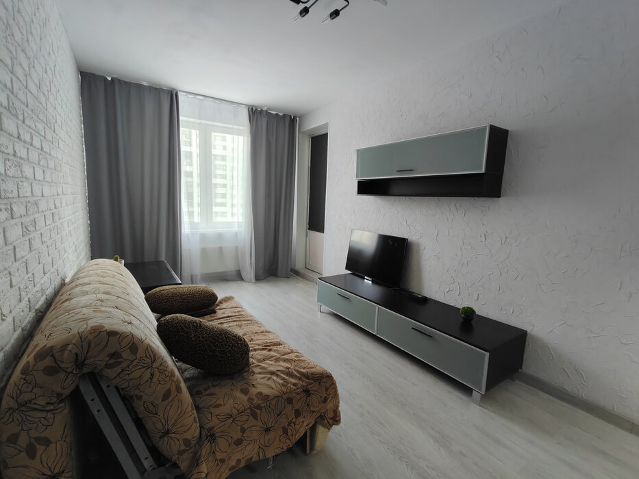 Екатеринбург, ул. Вильгельма де Геннина, 42 (Академический) - фото квартиры (1)