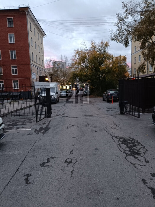 Екатеринбург, ул. Космонавтов, 46а (Эльмаш) - фото гаража (2)