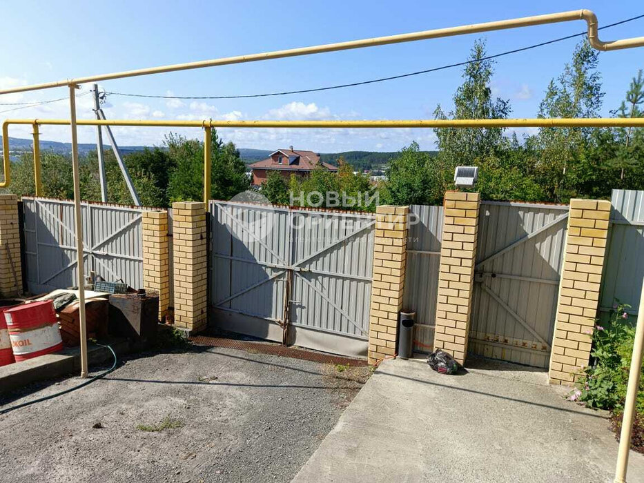 г. Первоуральск, ул. Любы Шевцовой, 14 (городской округ Первоуральск) - фото коттеджа/дома/дачи (2)