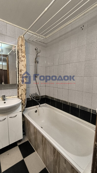 г. Каменск-Уральский, ул. Октябрьская, 112 (городской округ Каменский) - фото квартиры (8)